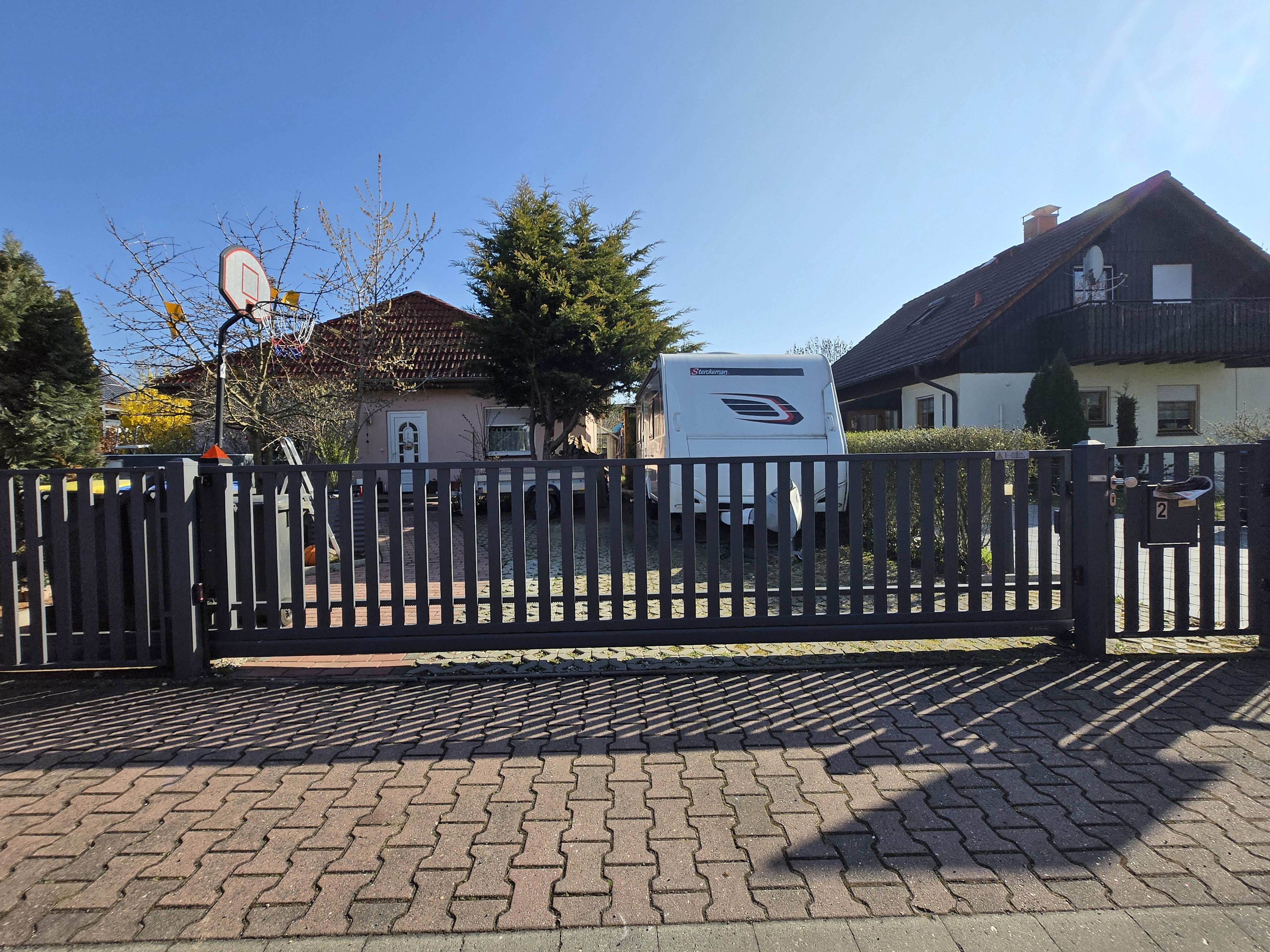 Moderne Zaunanlage 02 – Aluminium & Stahl, Modern – Maßanfertigung nach Maß