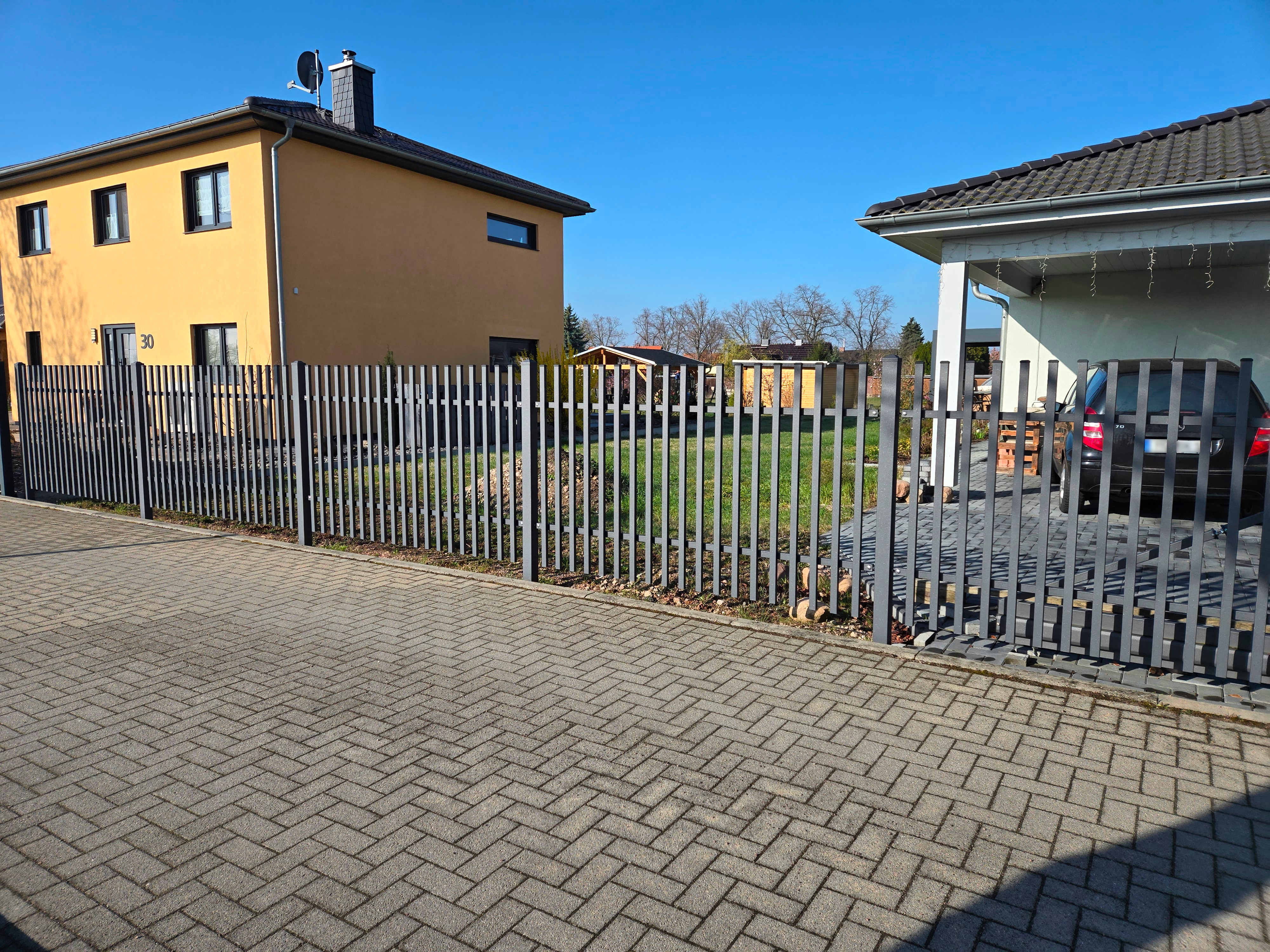 Moderne Zaunanlage 74 – Aluminium & Stahl, Modern – Maßanfertigung nach Maß
