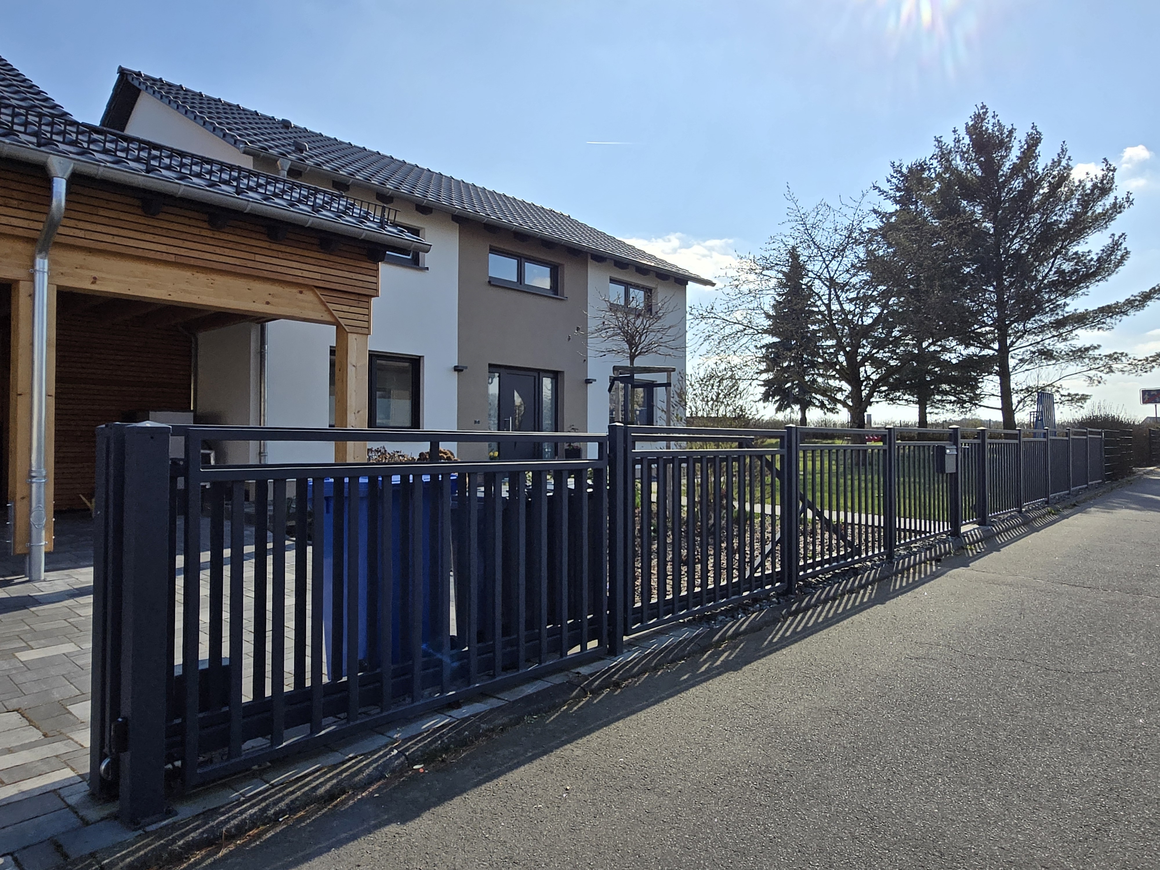 Moderne Zaunanlage 94 – Aluminium & Stahl, Modern – Maßanfertigung nach Maß