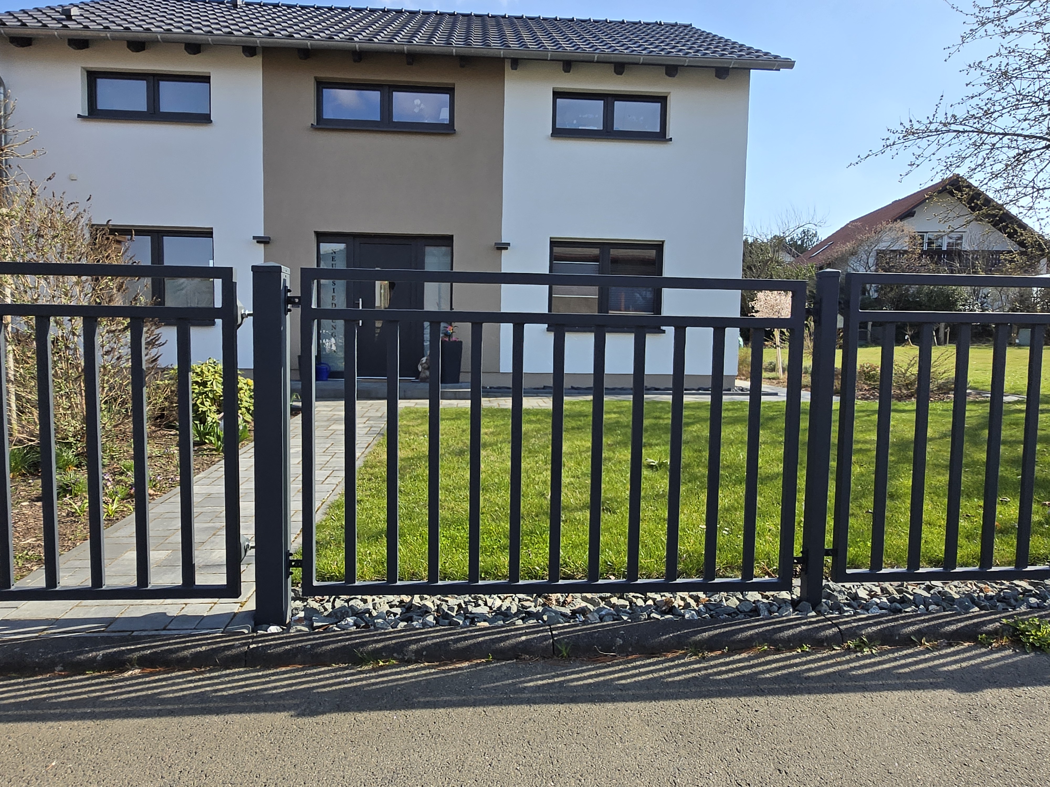 Moderne Zaunanlage 96 – Aluminium & Stahl, Modern – Maßanfertigung nach Maß