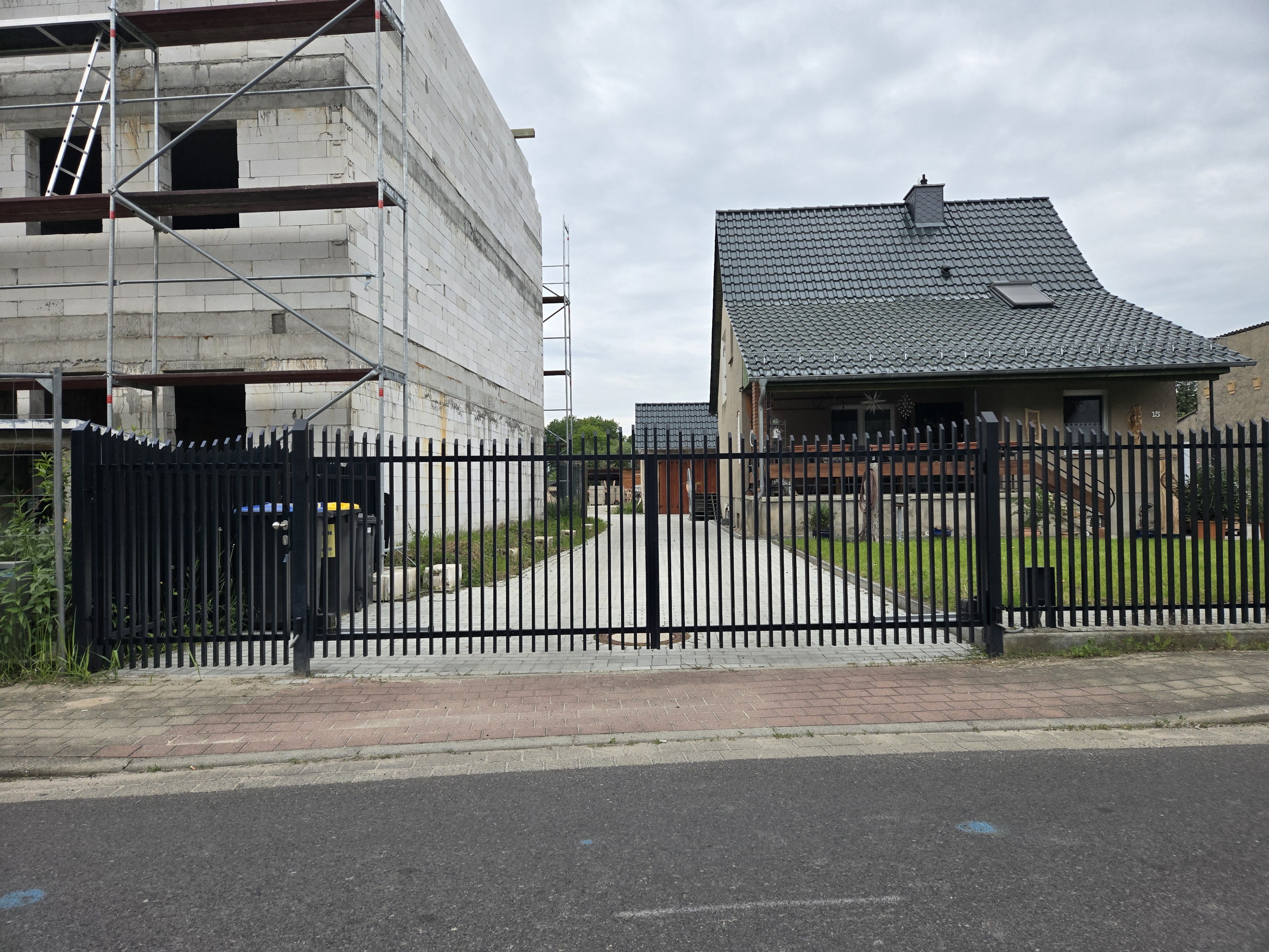 Moderne Zaunanlage 104 – Aluminium & Stahl, Modern – Maßanfertigung nach Maß